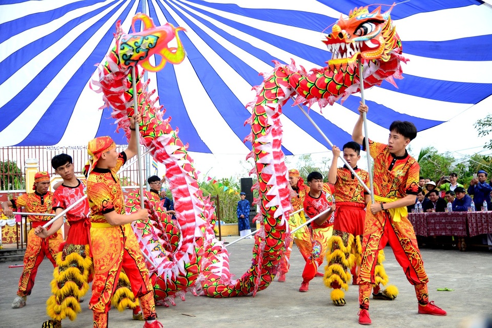 Múa lân, rồng cầu chúc xuân may mắn, an lành…