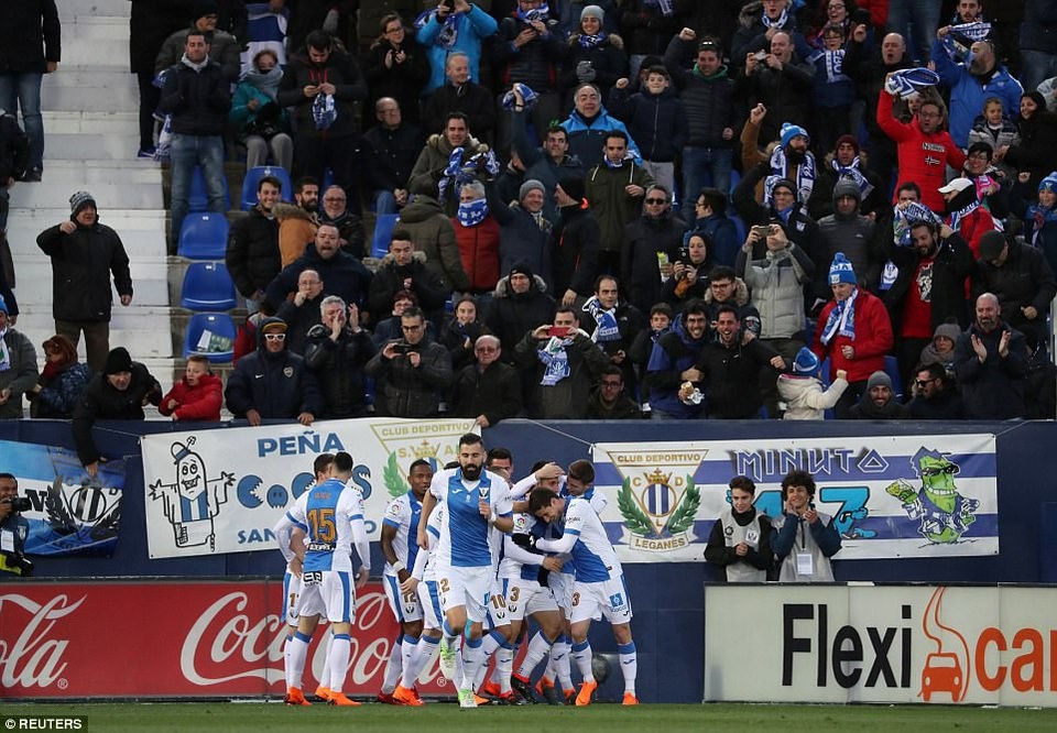 Phục hận Leganes, Real Madrid vươn lên thứ ba tại La Liga - 17
Leganes đã không thể bảo toàn chiến thắng, dù dẫn trước 1-0 ở phút thứ 6 nhờ công Bustinza