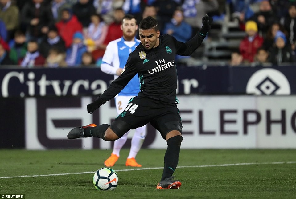 Phục hận Leganes, Real Madrid vươn lên thứ ba tại La Liga - 8
Casemiro là người nâng tỷ số lên 2-1 cho Real Madrid