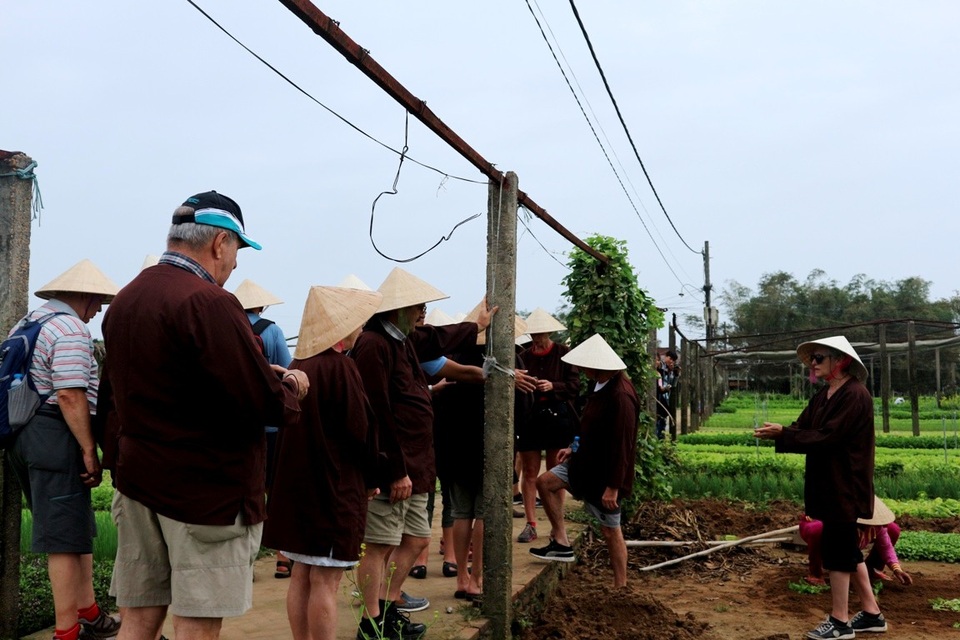 Tưng bừng trẩy hội cầu bông ở làng rau hơn 500 năm tuổi - 9