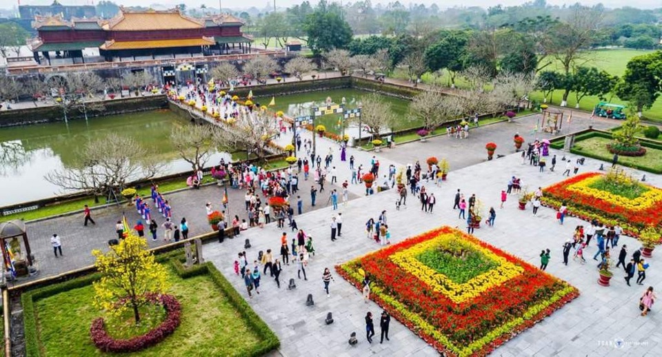 Thừa Thiên Huế: Triển khai nhiều dự án đầu năm mới tổng mức hàng chục nghìn tỷ đồng - 4 Du khách đổ về cố đô Huế vui chơi dịp xuân Mậu Tuất 2018