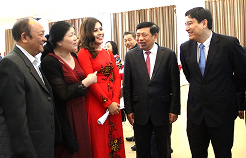 Gặp mặt Kiều bào Nghệ An về thăm quê hương đón xuân Mậu Tuất hôm nay là sự chào đón và tình cảm của tỉnh nhà dành cho những người con thân yêu trở về với quê hương đất nước.