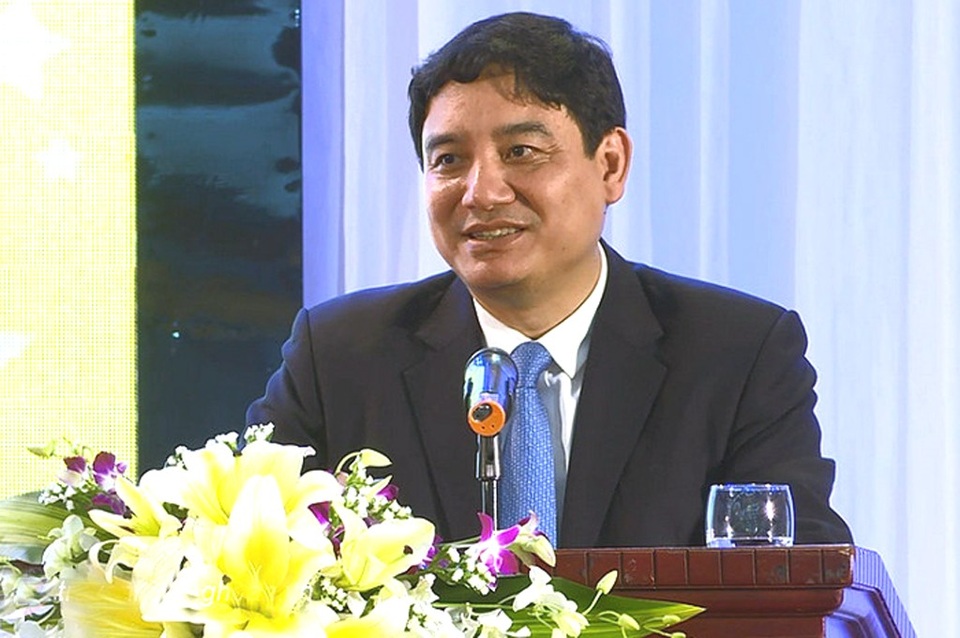 Bí thư tỉnh ủy Nghệ An - ông Nguyễn Đắc Vinh cho biết: Hiện Nghệ An vẫn còn là một tỉnh khó khăn với hơn 65 nghìn hộ nghèo. Tỉnh vẫn phải đối mặt với việc giải quyết việc làm cho lao động là con em tỉnh nhà. Những năm qua, số lượng người Nghệ An còn phải ra nước ngoài để mưu sinh còn nhiều.