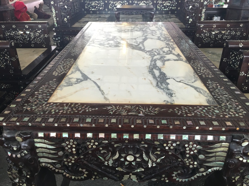 Đại gia phát thèm với bộ bàn ghế sang chảnh có long sàng như vua chúa - 7 Đại gia phát thèm với bộ bàn ghế sang chảnh có long sàng như vua chúa - 7