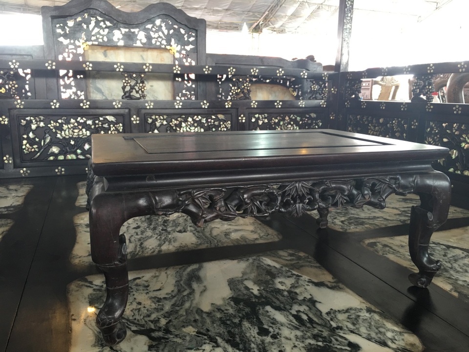 Đại gia phát thèm với bộ bàn ghế sang chảnh có long sàng như vua chúa - 11 Đại gia phát thèm với bộ bàn ghế sang chảnh có long sàng như vua chúa - 11
