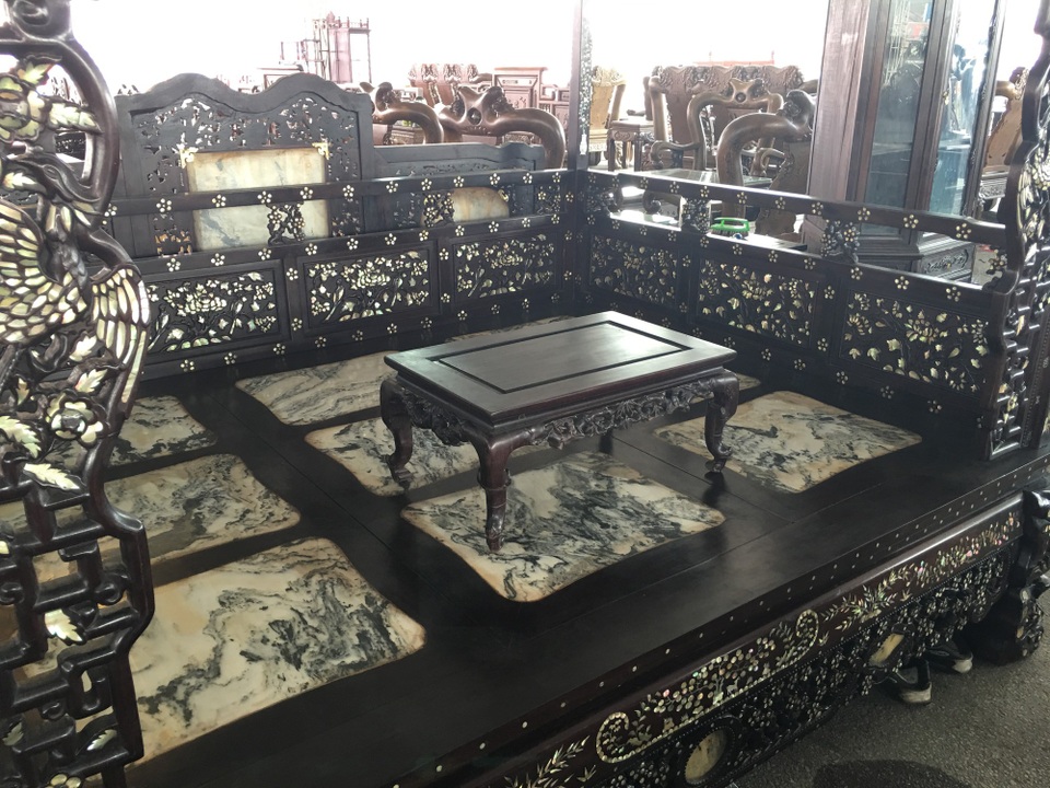 Đại gia phát thèm với bộ bàn ghế sang chảnh có long sàng như vua chúa - 12 Đại gia phát thèm với bộ bàn ghế sang chảnh có long sàng như vua chúa - 12