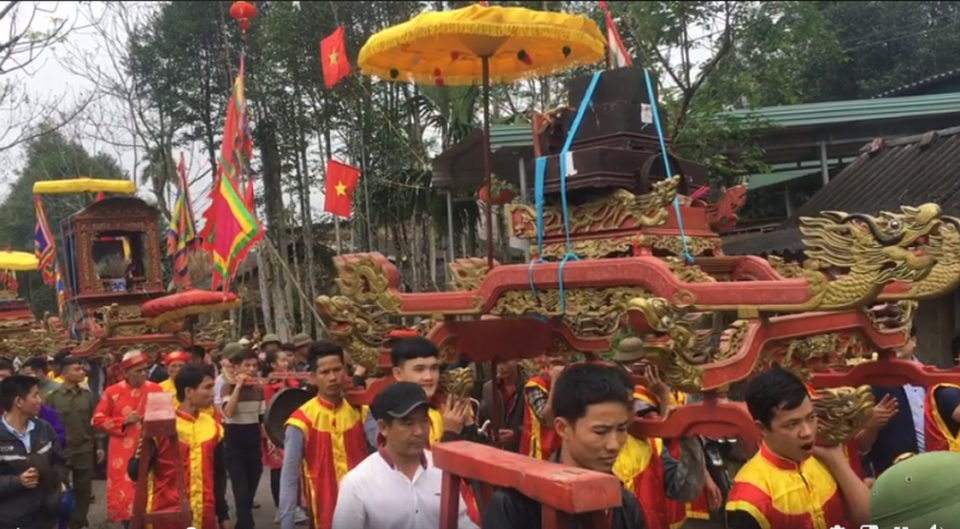 Độc đáo Lễ hội rước Sắc phong vua Hàm Nghi - 2 Độc đáo Lễ hội rước Sắc phong vua Hàm Nghi - 2