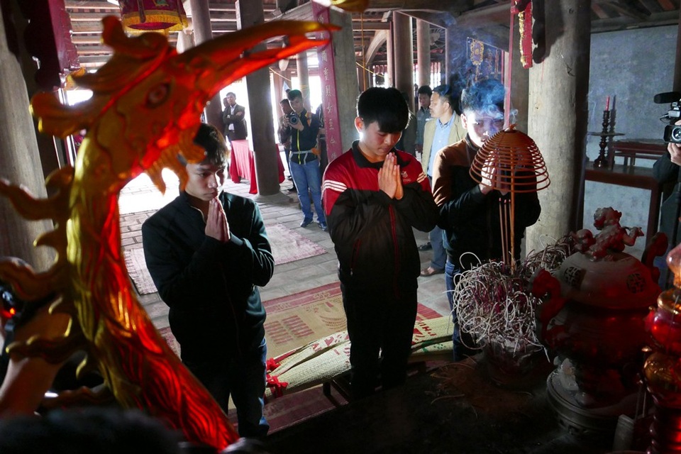 
Tâm điểm của lễ hội là ba thanh niên được chọn làm Bụt.
