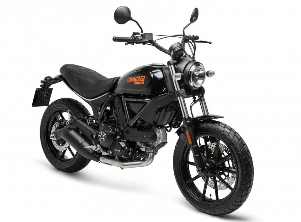 Ducati Scrambler Hashtag - Chỉ có thể mua online - 3
Bánh trước cỡ 18 inch và bánh sau cỡ 17 inch, đi cùng bộ lốp thể thao Pirelli