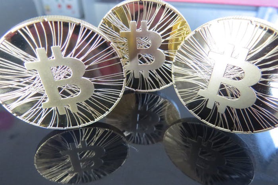 Tiền ảo lại sụt giảm, Bitcoin xuống thấp hơn 10.000 USD - 1 Tiền ảo lại sụt giảm, Bitcoin xuống thấp hơn 10.000 USD - 1