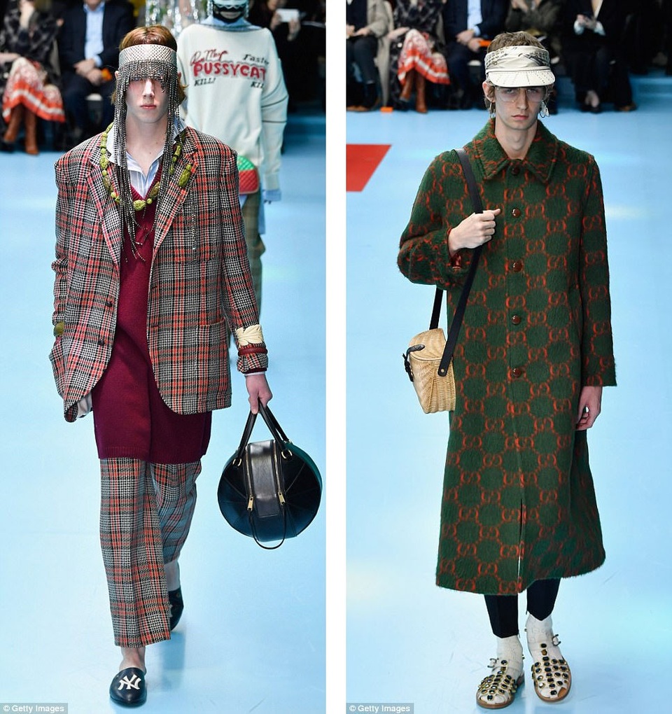 Càng quan sát kỹ các mẫu thiết kế, bạn sẽ càng phát hiện ra thêm nhiều chi tiết lạ lùng.