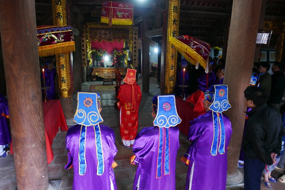 
Là lễ hội đã có từ lâu đời tại địa phương, phần lễ được các cụ cao niên trong làng cử hành trang trọng trong đền.
