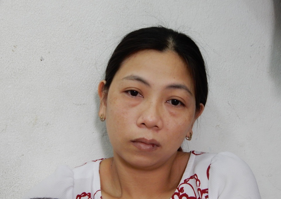 Thương bé trai 6 tuổi bị ung thư máu - 2 Chị Hải lo sợ tử thần có thể cướp đứa con trai bé bỏng của mình đi lúc nào không ai. Chỉ cần nghĩ đến chuyện đó là chị không thể chịu nỗi