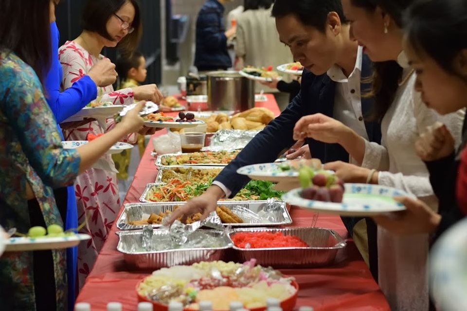 Gửi sách về quê, Tết ấm tình - 5 Mâm cỗ ngày Tết được chuẩn bị chu đáo.