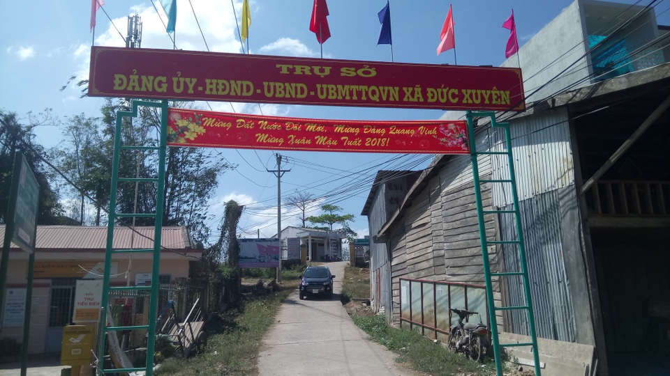 Lừa bán đất nhà nước, cán bộ địa chính bị bắt - 1 UBND xã Đức Xuyên nơi ông Lẹ làm việc