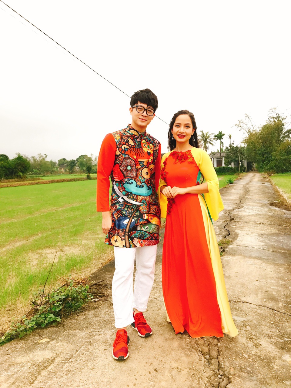 Harry Lu lên tiếng việc về việc nhan sắc biến đổi nghiêm trọng sau tai nạn - 5 Hình ảnh mới nhất của Harry Lu quay hình trong dịp Tết được quản lý nam diễn viên chia sẻ cho thấy không có nhiều sự khác biệt như tin đồn.