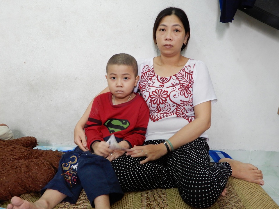 Thương bé trai 6 tuổi bị ung thư máu - 3 Chị Hải chị mong y học sớm tìm ra thuốc chữa bệnh ung thư để con mình có cơ hội được sống