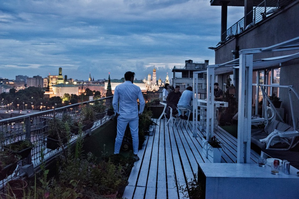 Những đứa trẻ lớn lên cùng Tổng thống Putin - 3 Tại Moscow, sự kiện “Đại học trên mái nhà” do hãng truyền thông Departament tổ chức vào tối thứ 6 với những bài phát biểu của các chuyên gia trong các lĩnh vực truyền thông, văn hóa và kinh doanh.