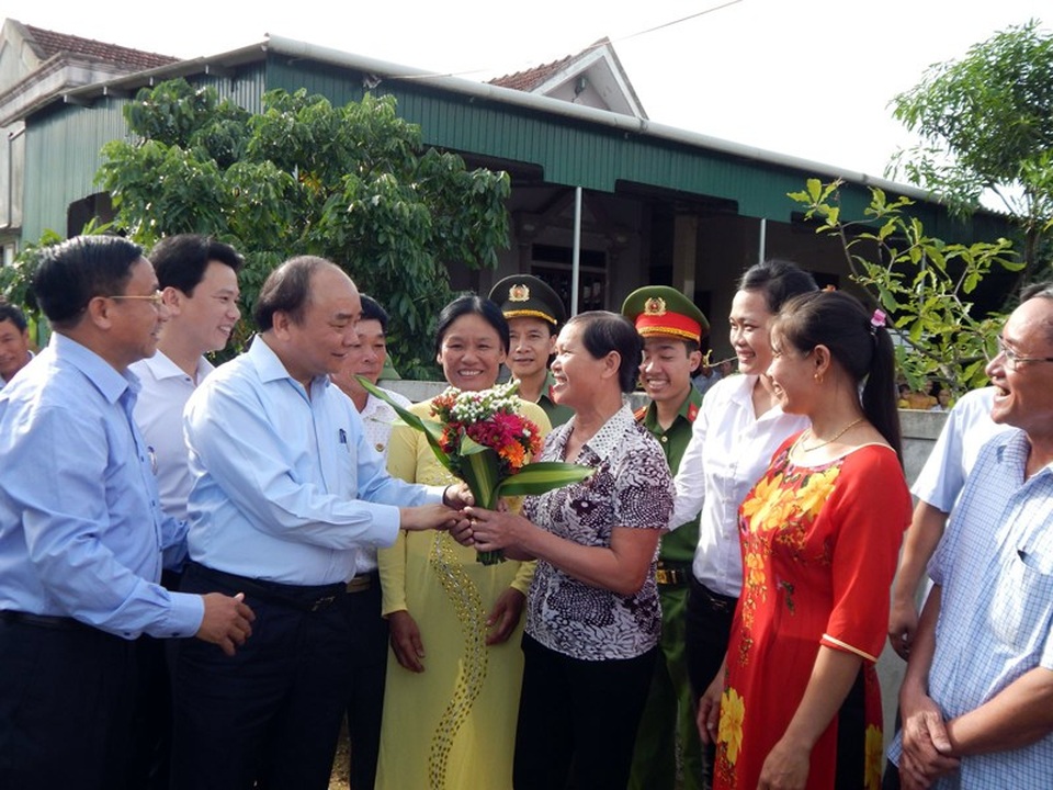 Hà Tĩnh: Giảm hơn 24.000 cán bộ thôn, tiết kiệm hàng trăm tỷ đồng - 1 Nhiều đoàn cán bộ từ Trung ương, trong đó có Thủ tướng Chính phủ Nguyễn Xuân Phúc, khi về thăm Hà Tĩnh đều ấn tượng trước sự năng động, sáng tạo của cán bộ cơ sở, góp phần giúp Hà Tĩnh khởi sắc trong xây dựng Nông thôn mới.