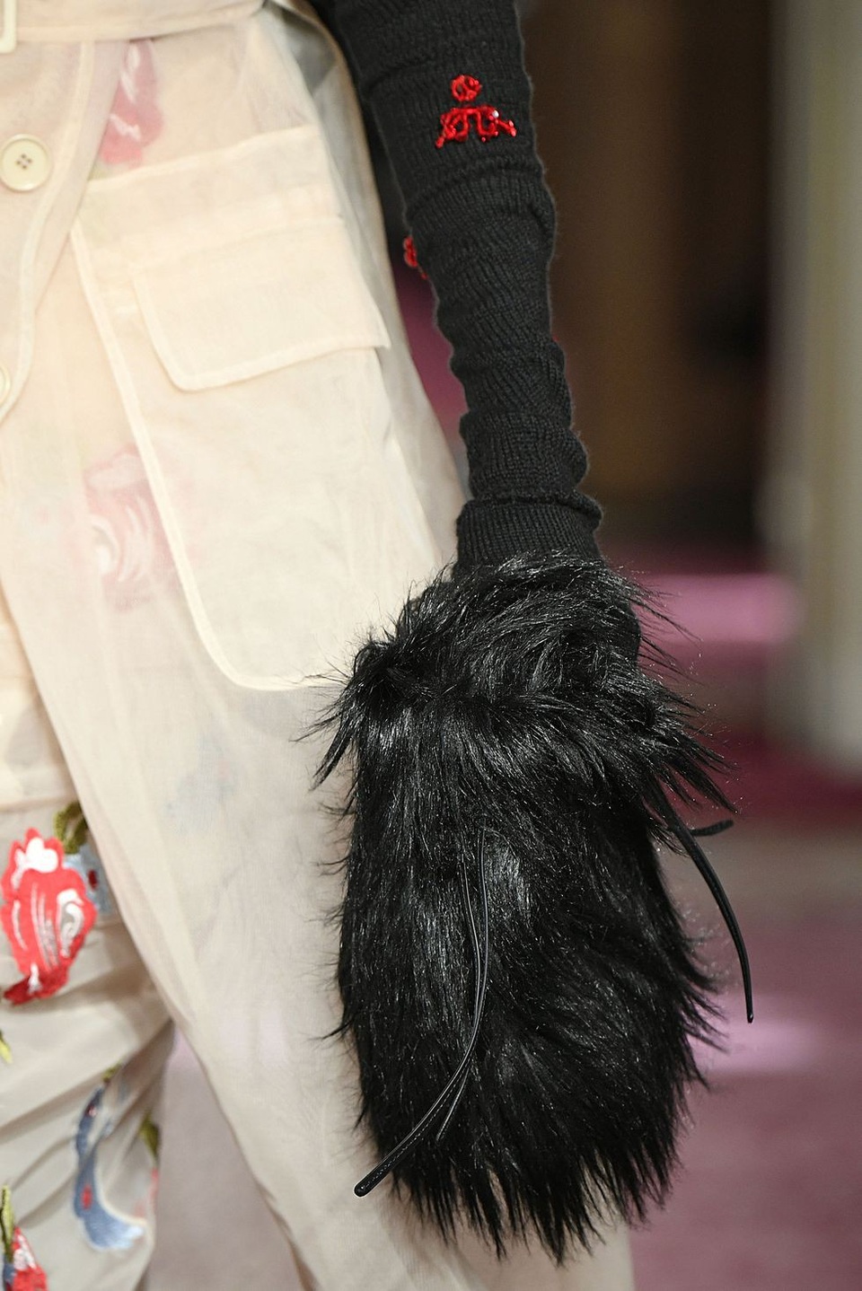 BST túi sành điệu từ tuần lễ thời trang London - 14
Simone Rocha
