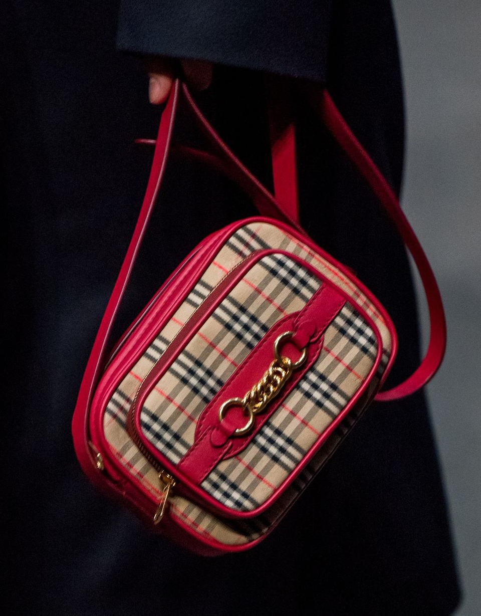 BST túi sành điệu từ tuần lễ thời trang London - 17
Burberry