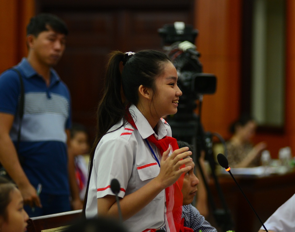Học sinh Sài Gòn sợ xe buýt đi ẩu, hãi kênh bốc mùi! - 3 Học sinh Sài Gòn sợ xe buýt đi ẩu, hãi kênh bốc mùi! - 3