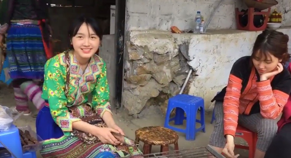 Nhan sắc đời thường của thiếu nữ bán cơm lam, trứng gà nướng gây sốt - 1 Nhan sắc đời thường của thiếu nữ bán cơm lam, trứng gà nướng gây sốt - 1