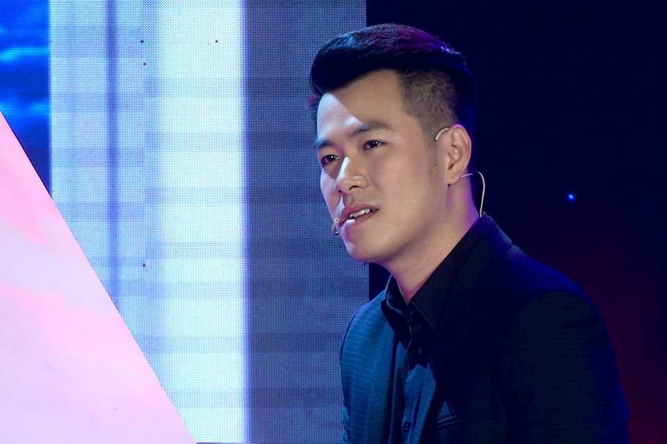 Ca sĩ Hồ Trung Dũng với nỗi đau mười mấy năm vẫn chưa nguôi ngoai - 3 Năm lớp 11, Hồ Trung Dũng đã viết được bài hát để tặng mẹ.