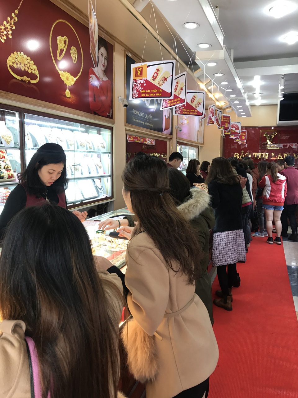 
Thị trường vàng sôi động trước ngày Vía Thần Tài
