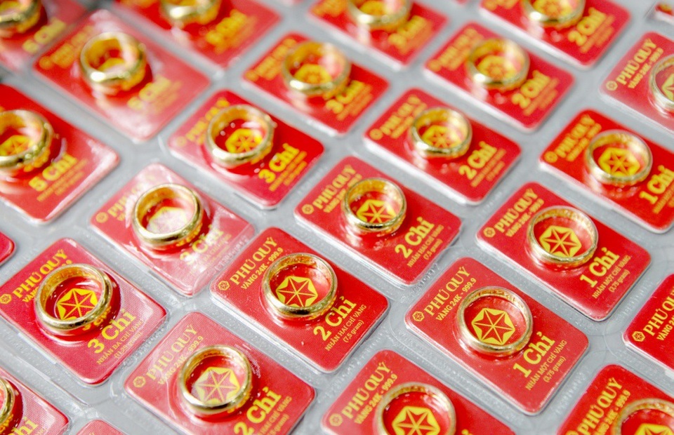 Mua gì ngày Thần tài để cả năm may mắn tài lộc? - 4 Các định lượng khác nhau của nhẫn tròn trơn Phú Quý.