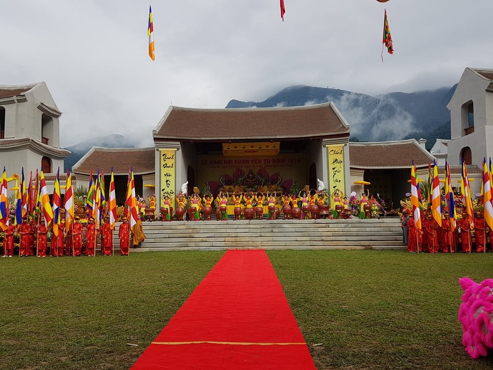 Biển người đổ về Yên Tử ngày khai hội - 2 Lễ hội khai xuân Yên Tử năm nay diễn ra tại Trung tâm văn hóa Trúc Lâm