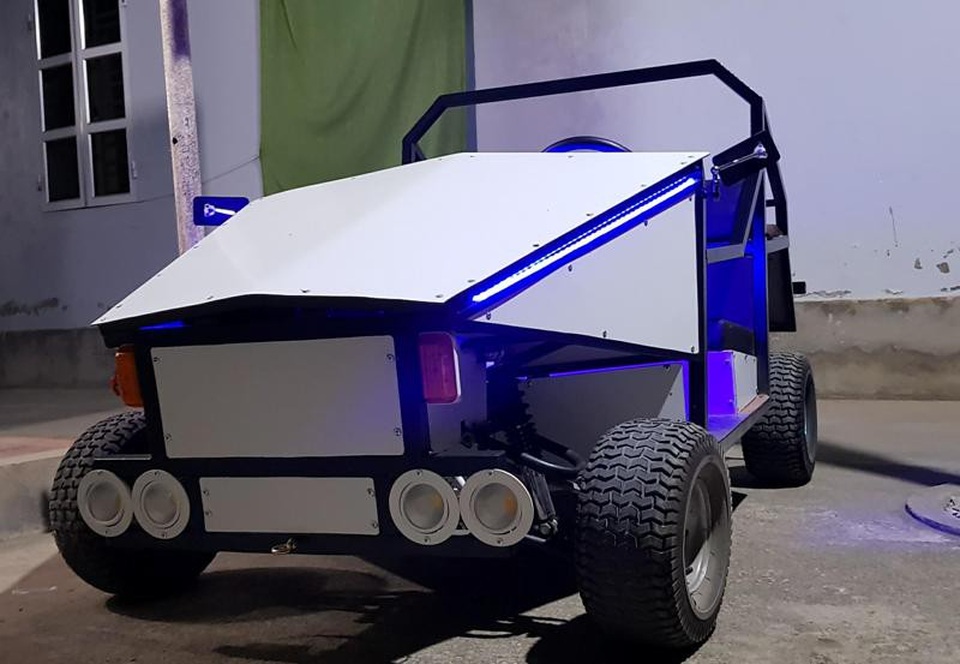 Thông điệp của anh Sơn là: Hãy cứ yêu thương đi sẽ làm được hết; hãy cứ đam mê đi, thành công sẽ đến”.