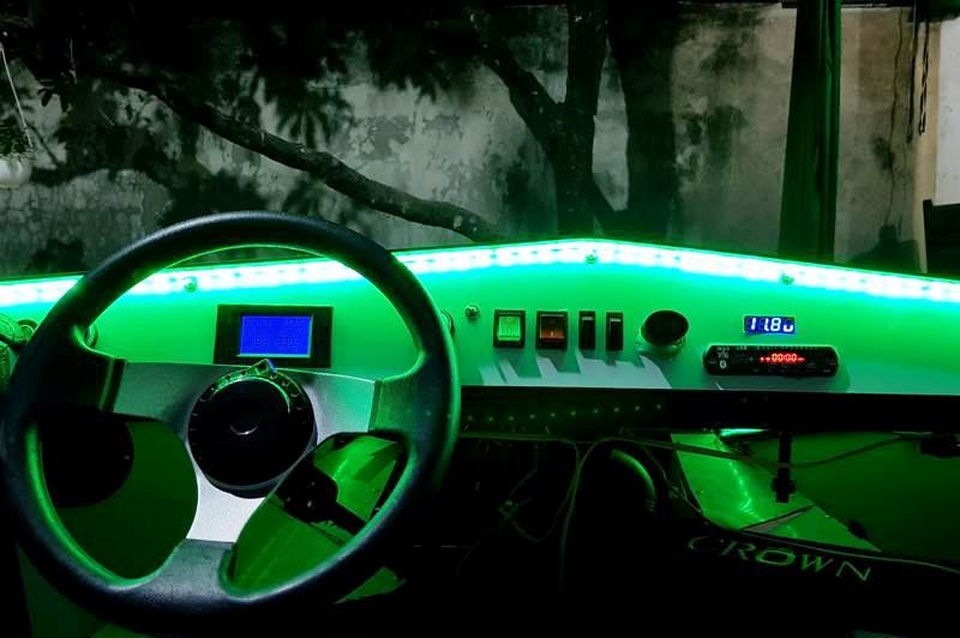 Hệ thống điện tử và vô lăng lái hiện đại