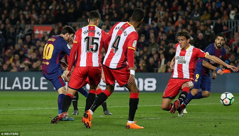 Barcelona 6-1 Girona: Suarez lập hattrick, Messi ghi cú đúp - 3
Messi ghi dấu ấn với một cú đúp