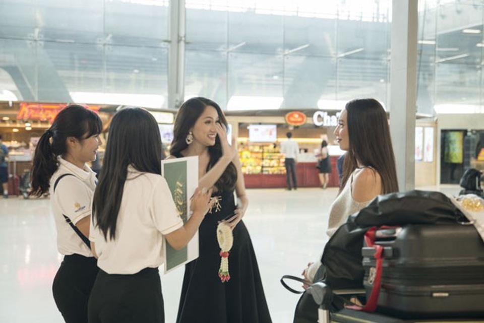 Hương Giang rạng rỡ tự tin trong buổi hội ngộ thí sinh Hoa hậu Chuyển giới - 5 Hương Giang rạng rỡ tự tin trong buổi hội ngộ thí sinh Hoa hậu Chuyển giới - 5