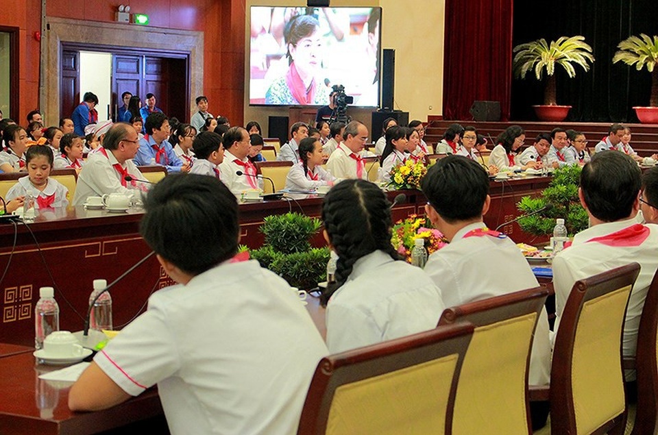 'Mùi kênh hôi quá, em không tập trung học được' - 1 Không chỉ quan tâm đến giáo dục, nhiều học sinh quan tâm đến các vấn nạn hiện nay của TP như ô nhiễm kênh, an toàn giao thông, văn hóa xe buýt...