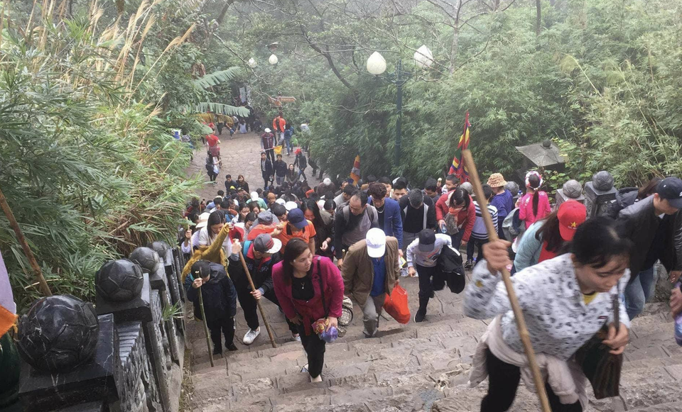 Biển người đổ về Yên Tử ngày khai hội - 9 Biển người đổ về Yên Tử ngày khai hội - 9