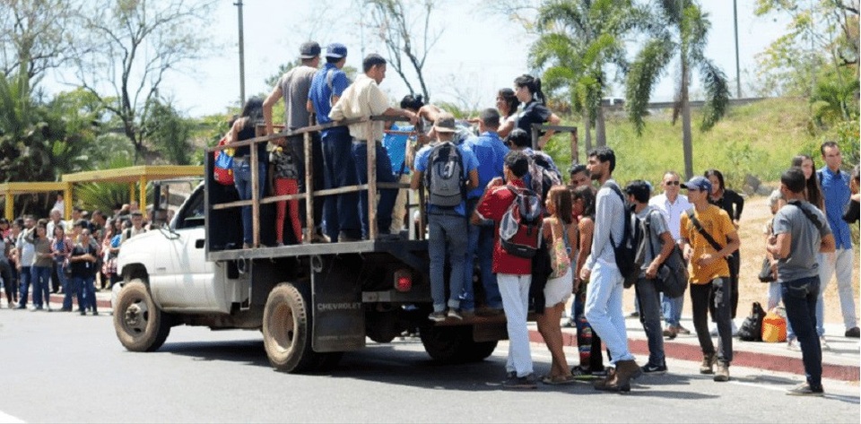 Dân Venezuela đi làm còn “lỗ vốn” hơn ngồi nhà - 1 Thu nhập mỗi ngày của người dân Venezuela là 26.583 bolivar (tương đương 0,13 USD hay gần 3.000 đồng), thậm chí không đủ tiền để mua một tách cà phê. (Nguồn: Twitter)
