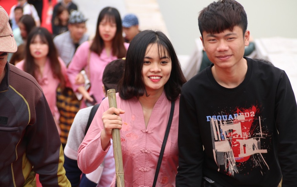 
Tâm điểm của lễ hội là chùa Đồng tọa lạc trên đỉnh cao nhất của dãy Yên Tử. Hầu hết các du khách khi hành hương về đây đều muốn lên tới chùa Đồng bằng cách đi cáp treo, đi bộ, đặc biệt có nhiều người chọn đi đường rừng vì cho rằng như vậy mới thỏa lòng thành kính.
