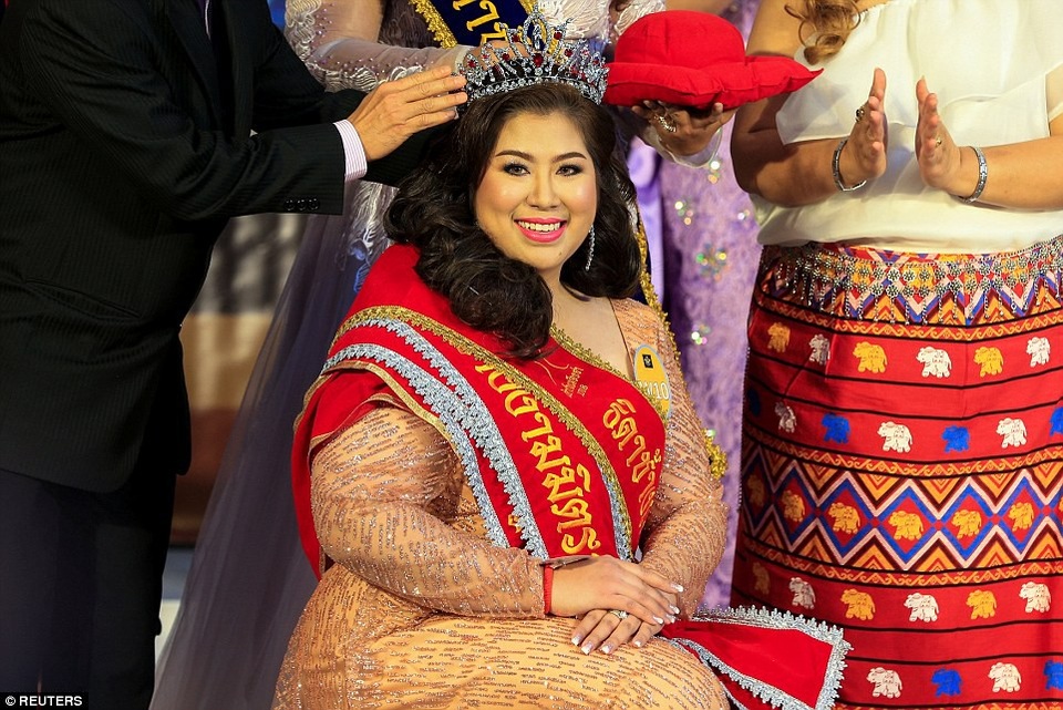 Nhan sắc các người đẹp “nặng ký” tham dự cuộc thi… Hoa hậu Voi - 2
Hoa hậu Kwanrapee Boonchaisuk đã chiến thắng hơn 100 thí sinh khác để giành được vương miện.