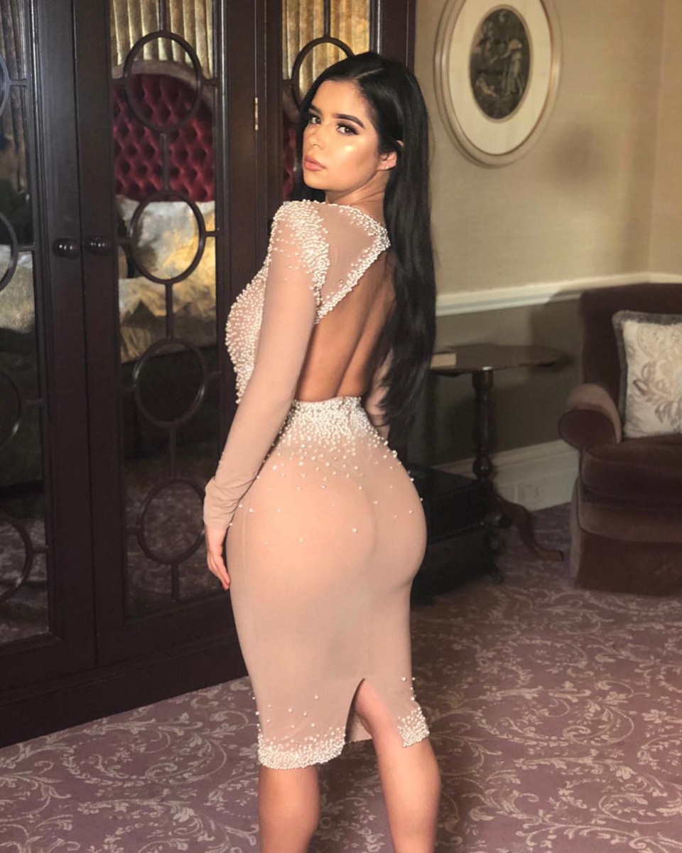 Demi Rose khoe ba vòng nảy nở - 6
Demi Rose cũng mới công khai chuyện tình cảm với DJ Chris Martinez