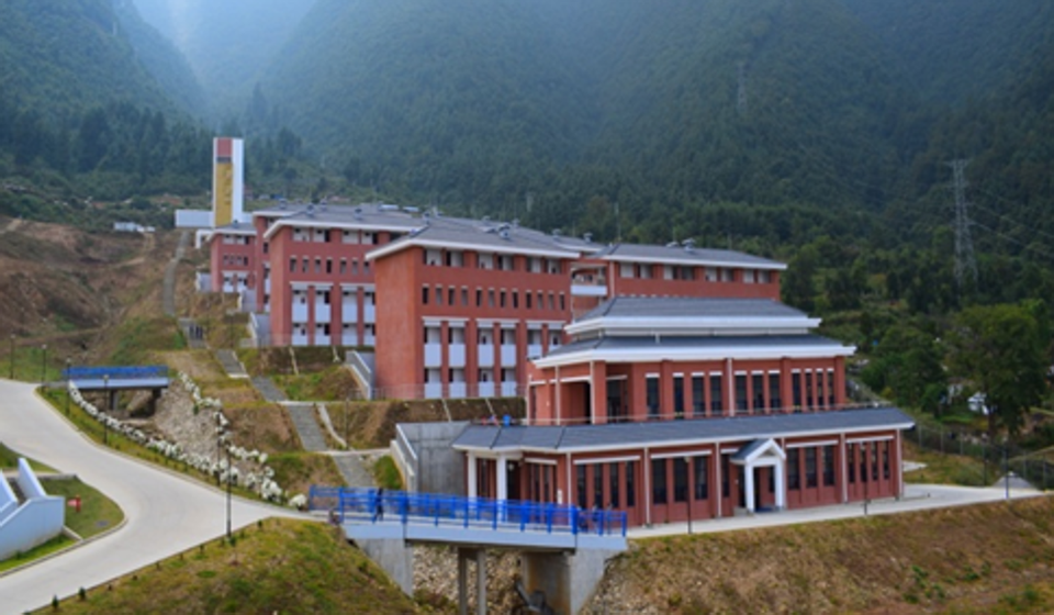 Nhận quà của Trung Quốc, chuyên gia cảnh báo Nepal có thể rơi vào "bẫy nợ" - 1
Công trình Học viện đào tạo thuộc lực lượng Cảnh sát Vũ trang Nepal do Trung Quốc tài trợ. (Ảnh: SCMP)