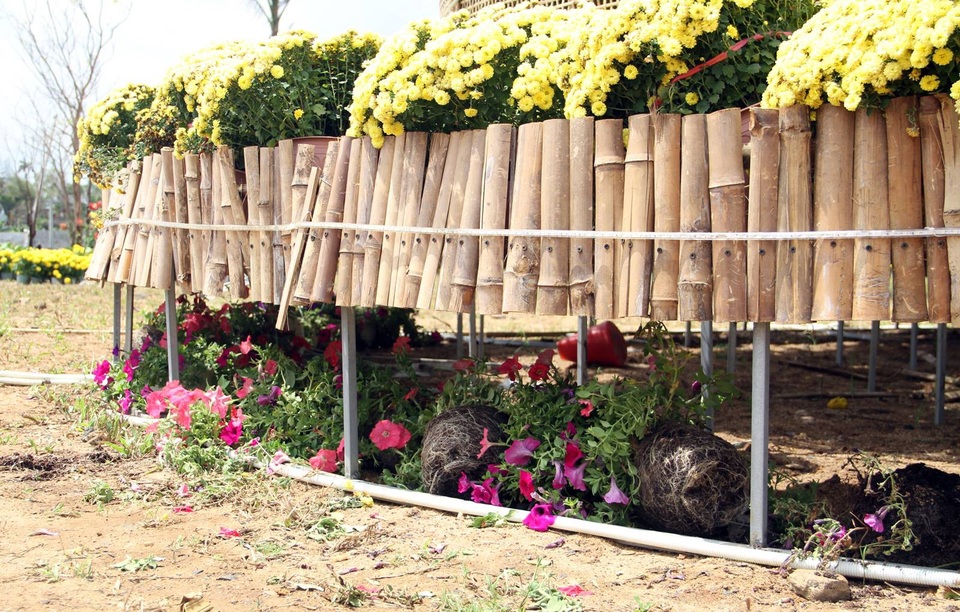 Đường hoa hơn 3 tỷ đồng bị “cướp”, phá tan hoang - 4