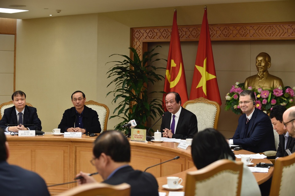 Đất nước trăm triệu dân phải có ngành công nghiệp ô tô! - 2 Bộ trưởng - Chủ nhiệm Văn phòng Chính phủ Mai Tiến Dũng đề nghị các đối tác ủng hộ chủ trương phát triển ngành công nghiệp ô tô trong nước của Việt Nam