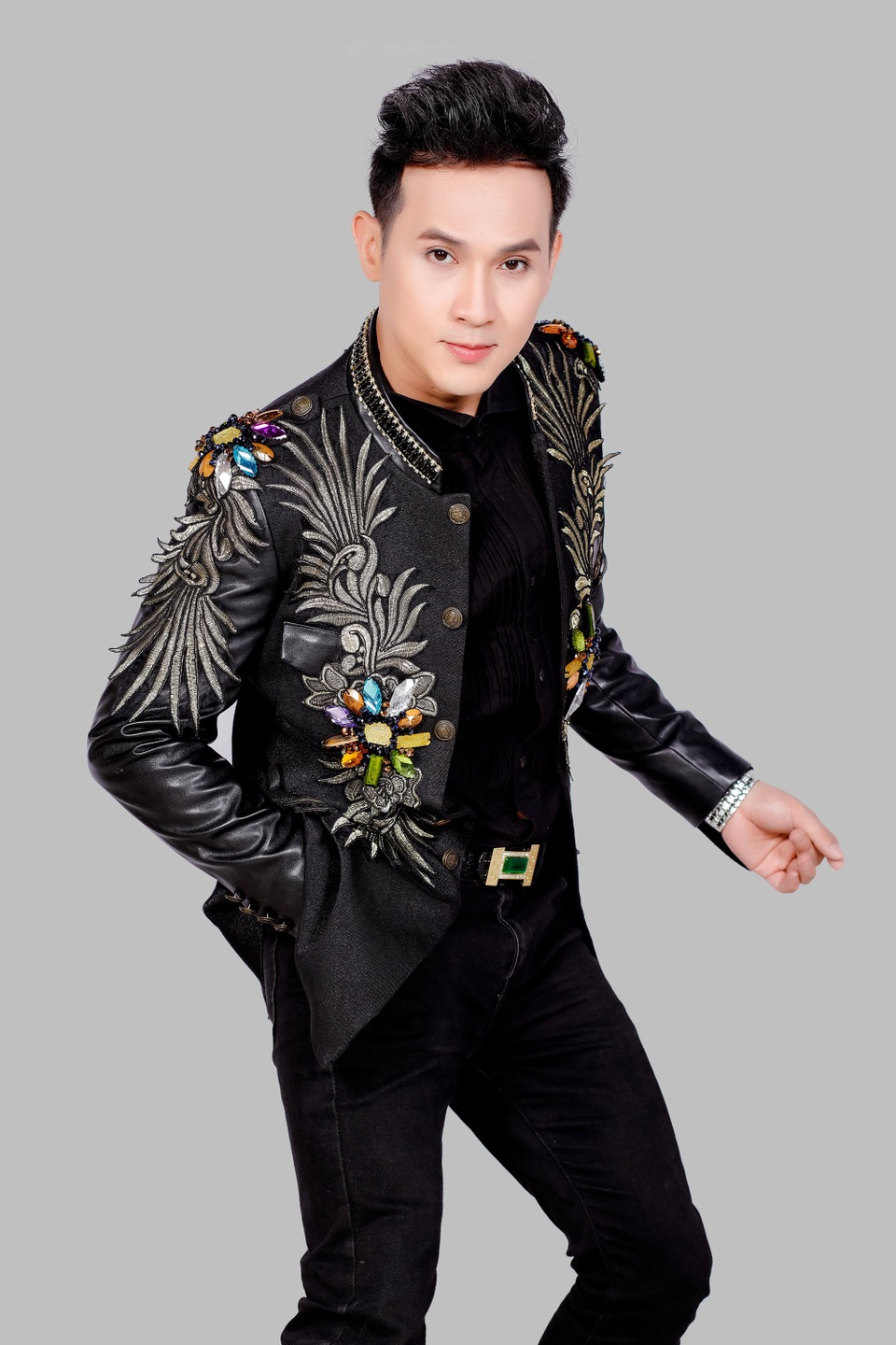 Ca sĩ Nguyên Vũ “vén màn” bí mật của Mỹ Tâm 19 năm về trước - 2
Nguyên Vũ đang cố gắng khẳng định mình trong nhiều lĩnh vực như: ca hát, điện ảnh, dẫn chương trình...