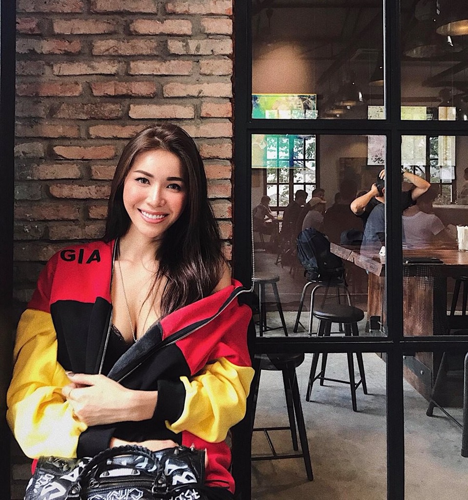 Chân dài Minh Tú khoe vẻ bốc lửa đã thành thương hiệu ngay từ những ngày đi chơi đầu năm.