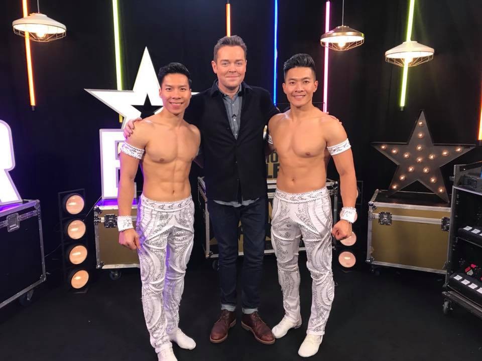 “Hoàng tử” xiếc Quốc Nghiệp lọt TOP 30 gương mặt trẻ nổi bật nhất Việt Nam - 2 Quốc Cơ - Quốc Nghiệp trong chuyến biểu diễn ở nước ngoài năm ngoái.