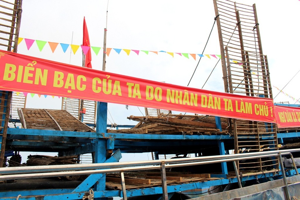 Ngư dân ra quân, thẳng tiến ngư trường Hoàng Sa - 3 Ngư dân ra quân, thẳng tiến ngư trường Hoàng Sa - 3