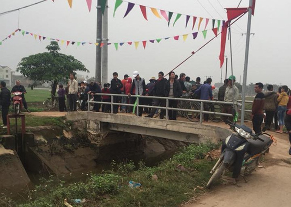 Hà Nội: Một cán bộ trại giam tử vong dưới mương nước - 1 Hà Nội: Một cán bộ trại giam tử vong dưới mương nước - 1