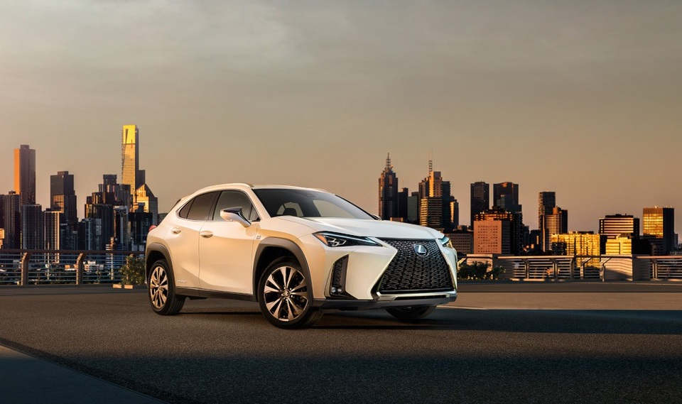 Tân binh Lexus UX bất ngờ lộ diện - 1 Tân binh Lexus UX bất ngờ lộ diện - 1